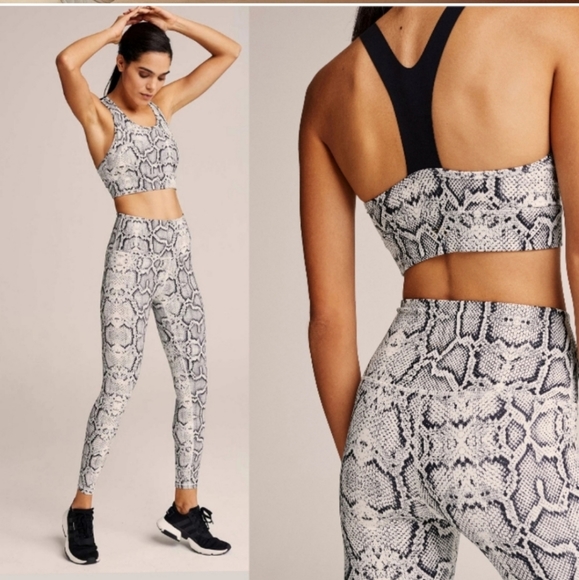 Varley Century 2.0 Leggings in Ivory Cobra Snake - Picture 2 of 7